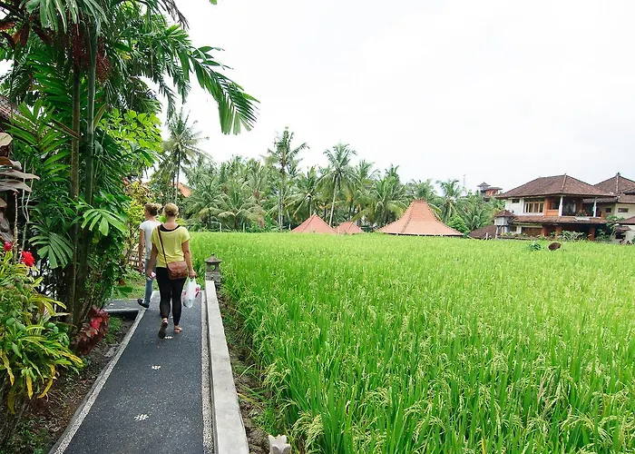 Puji Hostel *