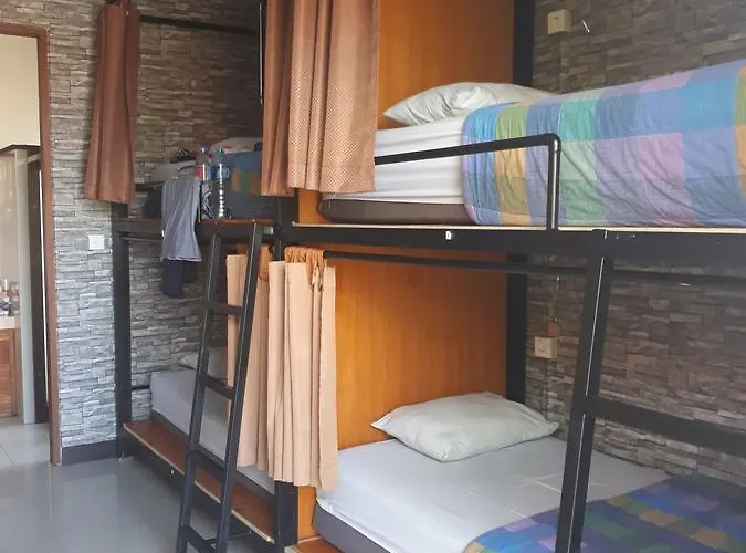 Puji Hostel *